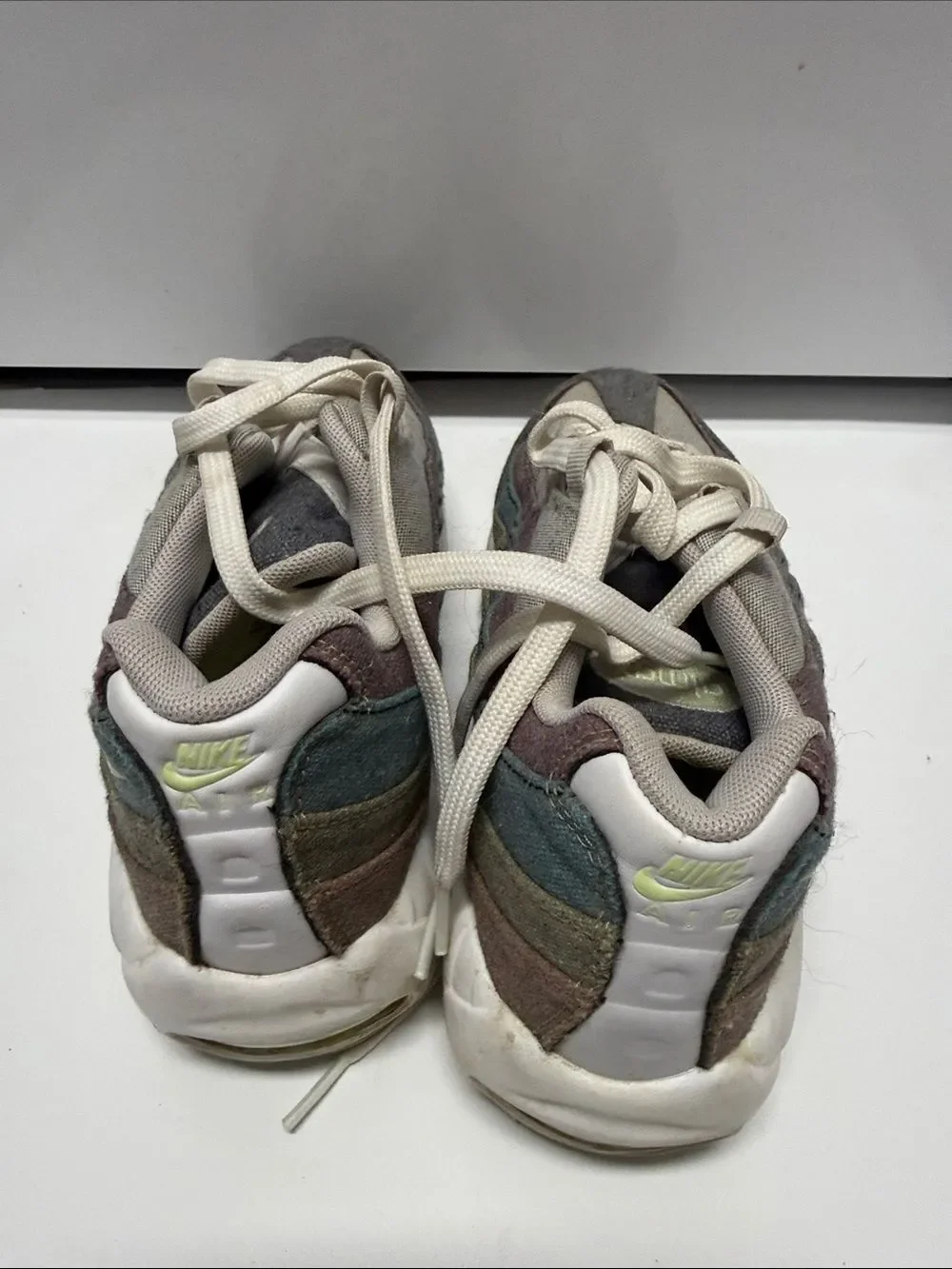 Nike Air Max 95 Neutral Gray, Olive & Mauve Wave Sneakers Size 7 LIKE NEW